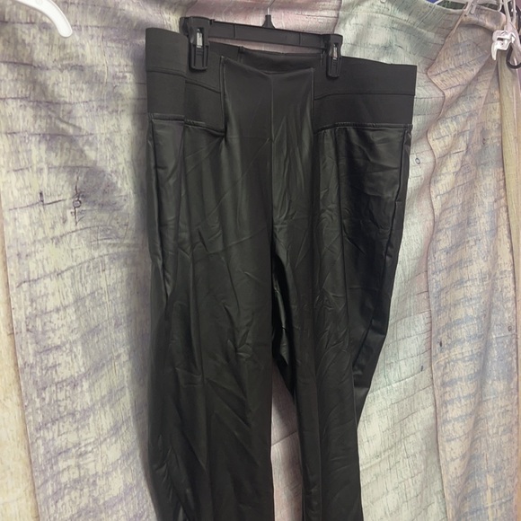 Brand new Woman’s Simply Vera Vera Wang pants - Picture 5 of 13